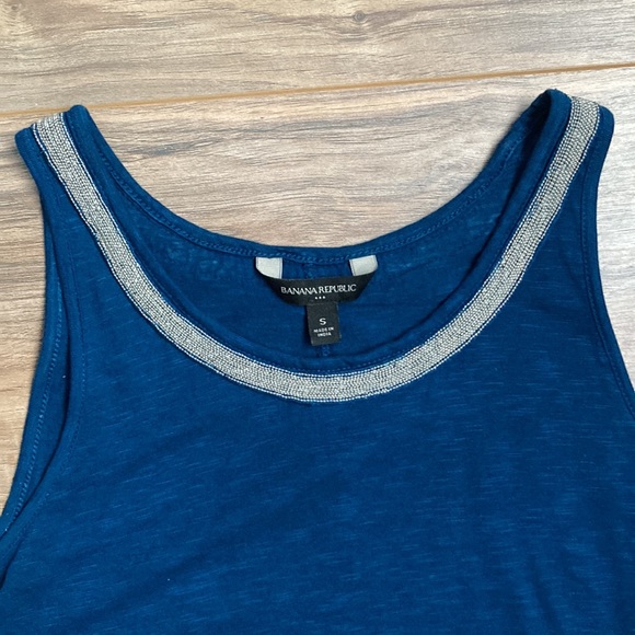🛍️DONATED | Banana Republic | Blue Scoop Tank Beaded Neckline Small - Picture 7 of 10